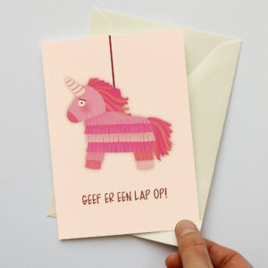 Wenskaart met roze eenhoornpiñata en de tekst "Geef er een lap op!"
