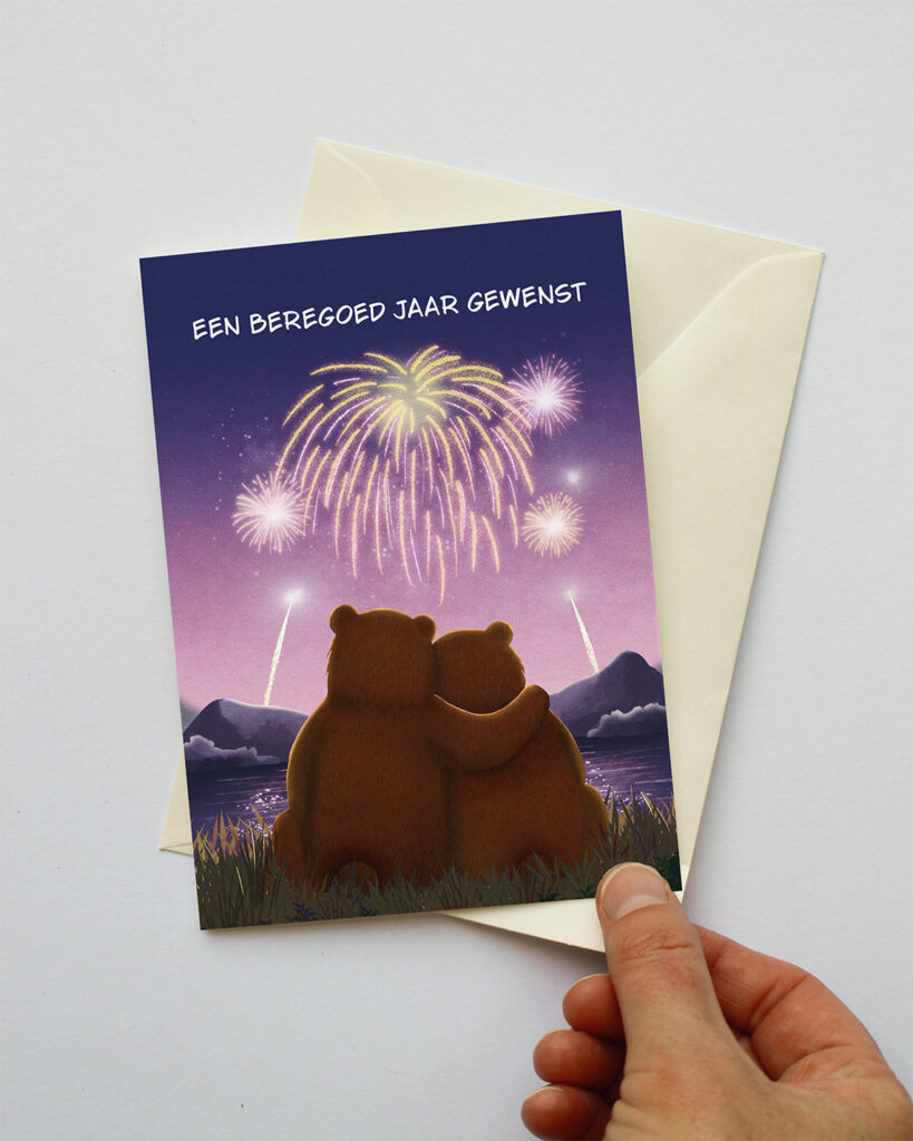 Nieuwjaarskaart met twee beren die samen naar vuurwerk kijken en de tekst "Een beregoed jaar gewenst"
