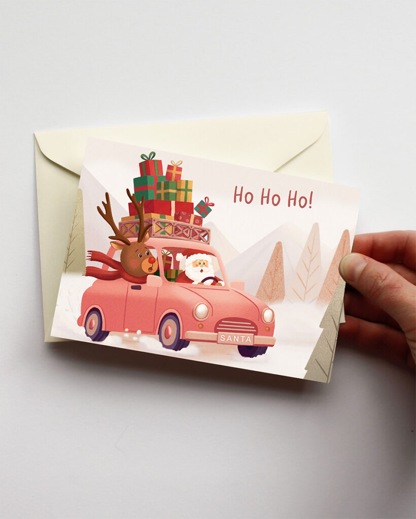Kerstkaart met kerstman en rendier in een rode auto vol cadeautjes en de tekst "Ho Ho Ho!"